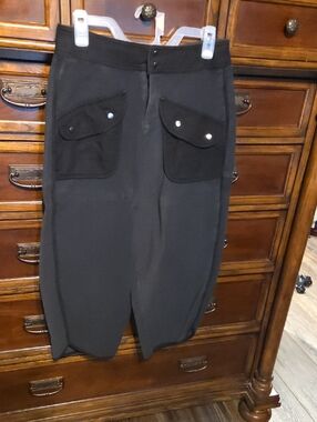 BiBi Black Cropped Pocket-Front Pants